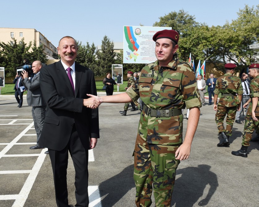Heydər Əliyev hərbi xidmətdə: bu gün and içdi    FOTOLAR